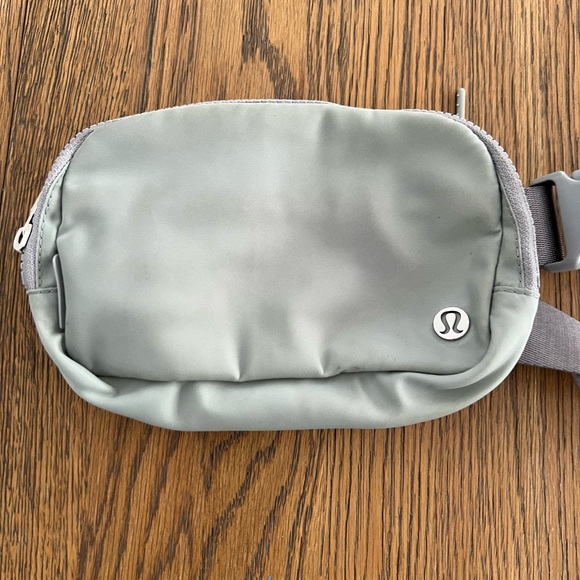 Lululemon everywhere belt bag 1L - Picture 3 of 7